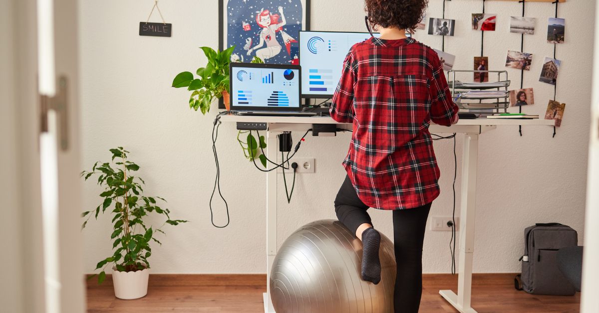How to Set Up an Ergonomic Workspace to Prevent Back and Neck Injuries ... - Setting Up A Workspace For People With Neck Pain